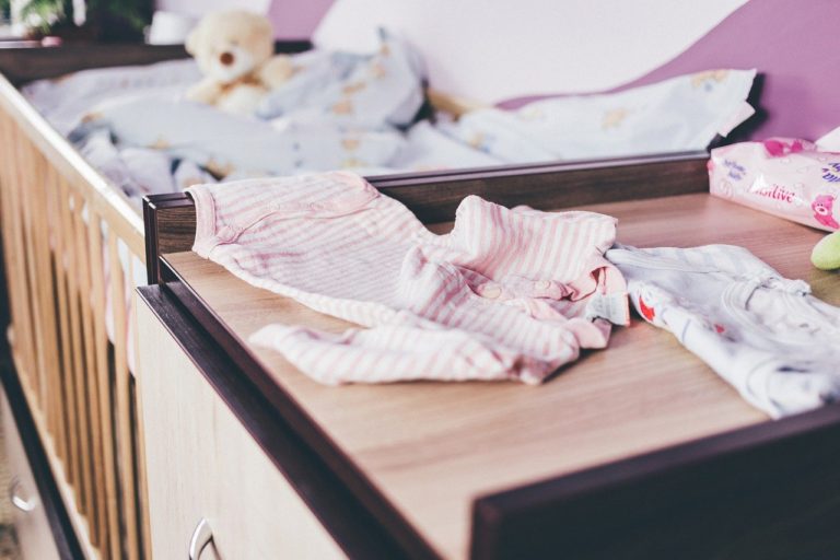Choosing a Baby Crib